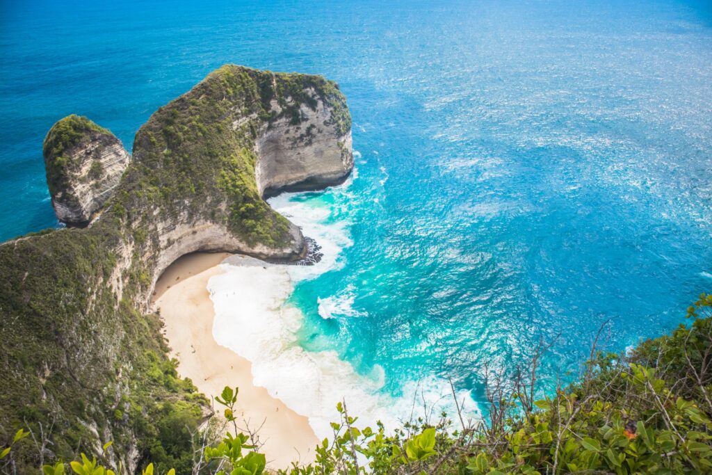 Motivos para visitar Bali: hermosas playas, caletas y mar color turquesa