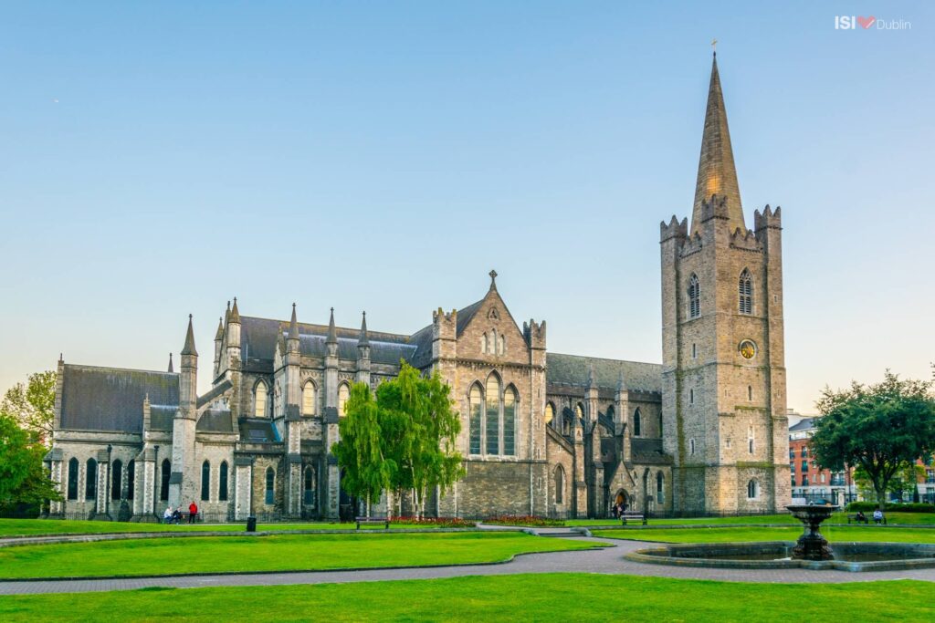 Catedral de San Patricio, uno de los sitios históricos en Dublín más visitados
