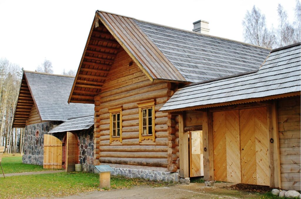 Sitios históricos en Tallin: casitas en el Open Air Museum