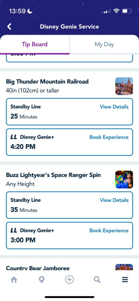 Listado de atracciones de Magic Kingdom con el tiempo de fila estándar y el siguiente horario disponible para reservar con Genie+. 
Uno de los tips para usar el Genie+ es estar familiarizado con la app.