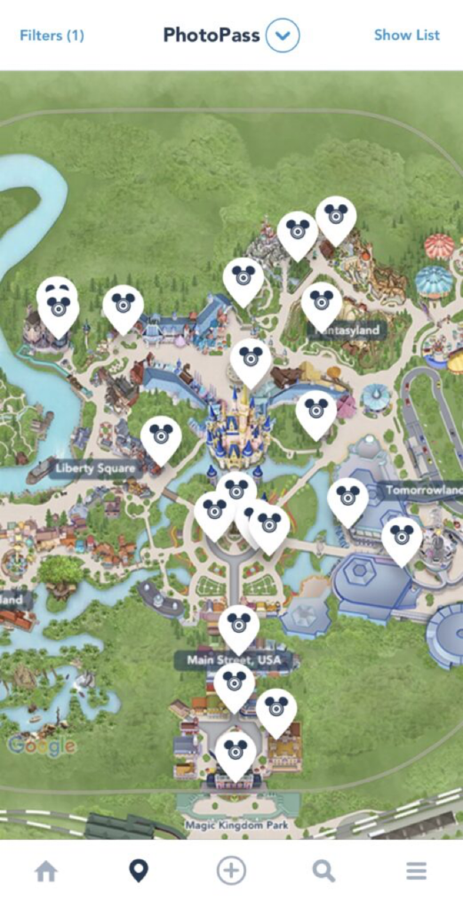 Captura de pantalla del mapa de Magic Kingdom en la app de My Disney Experience. Pines marcados donde hay fotógrafos de Memory Maker